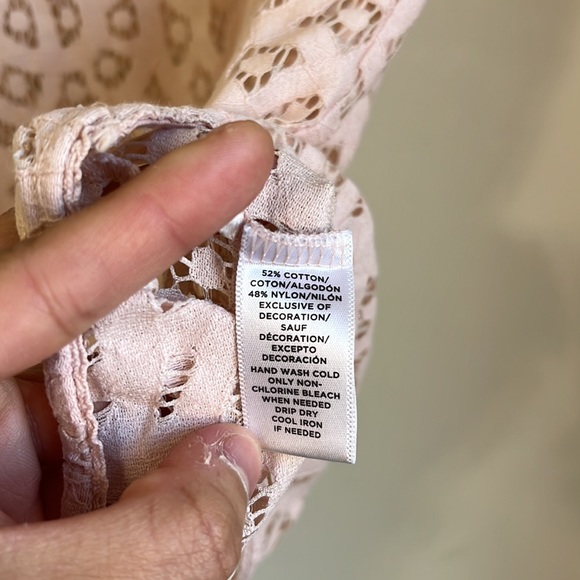 Ann Taylor LOFT Blush Pink Crocheted Short Sleeve Shirt Size L Petite - Picture 4 of 6